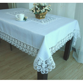 Скатерть с гипюром