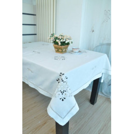 Скатерть с вышивкой